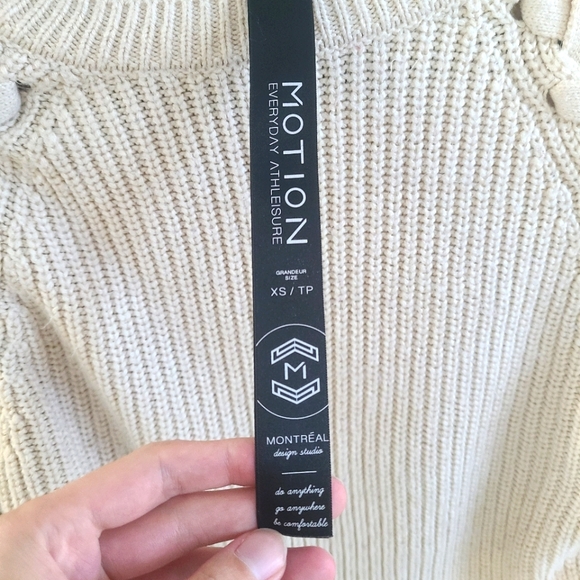 Xs Cream Motion Crew Neck Knit Sweater - Picture 3 of 5